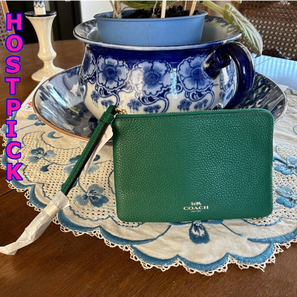 Coach Handbags - HOST PICK! NWT COACH WRISTLET-Pebble leather-Beautiful Green!